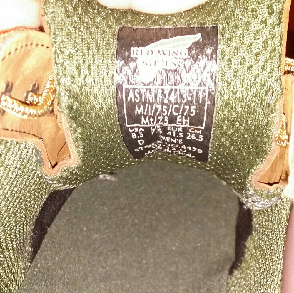 Red wing - Picture 5 of 5